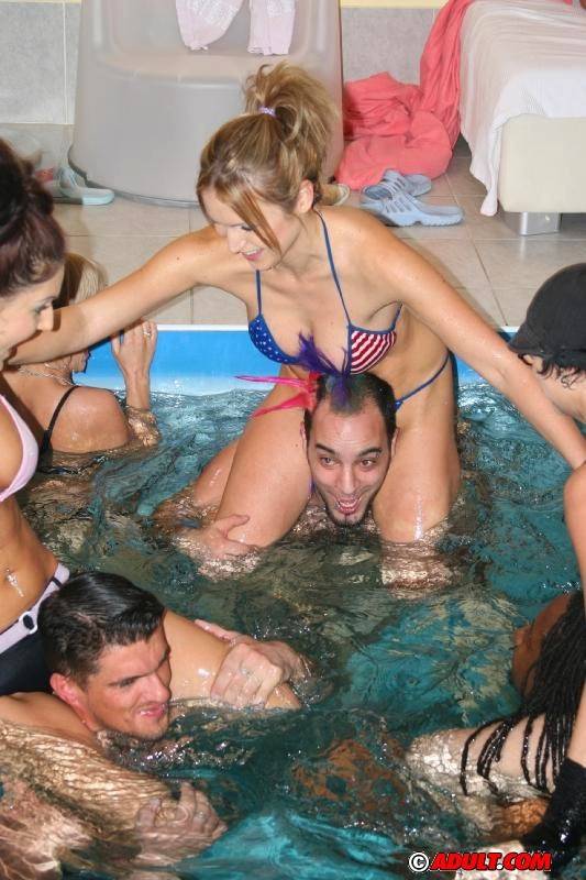 Crazy swimming pool party turning to an amateur orgy - #2