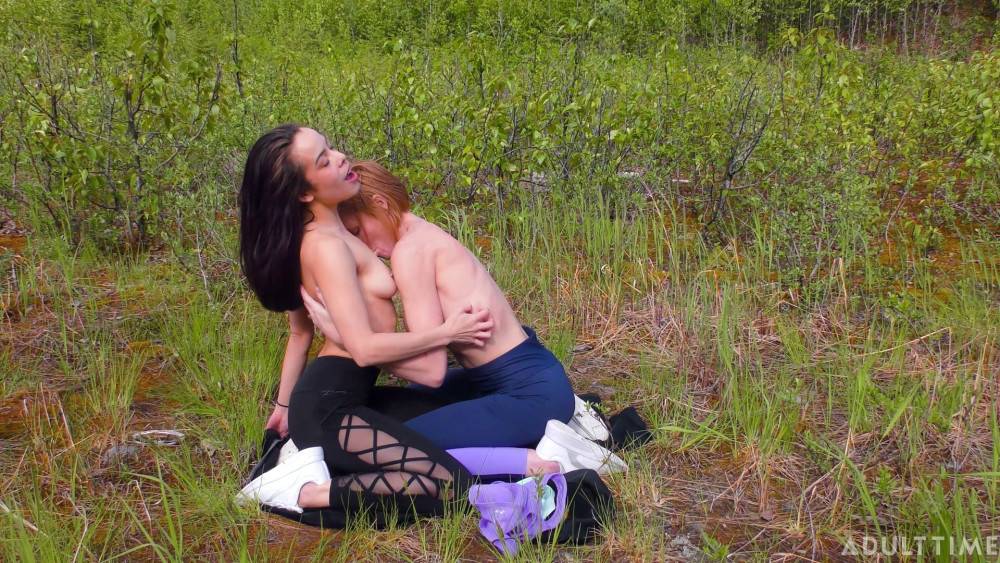 Fit Redhead MILF With Bubbly Tits Pleases Young Brunette In The Field - #5