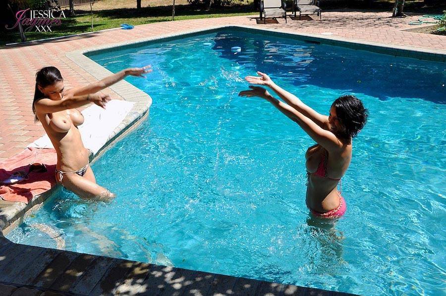 Jessica jaymes and dylan ryder partying in the pool | Photo: 5031693