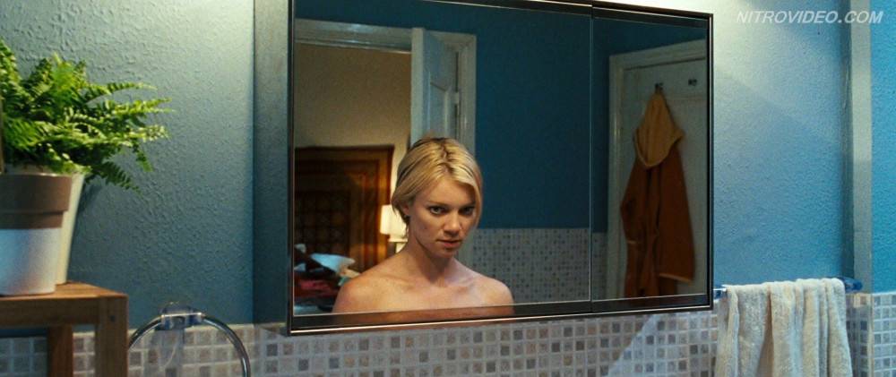 Sexy blonde amy smart taking bath in mirrors | Photo: 5110841