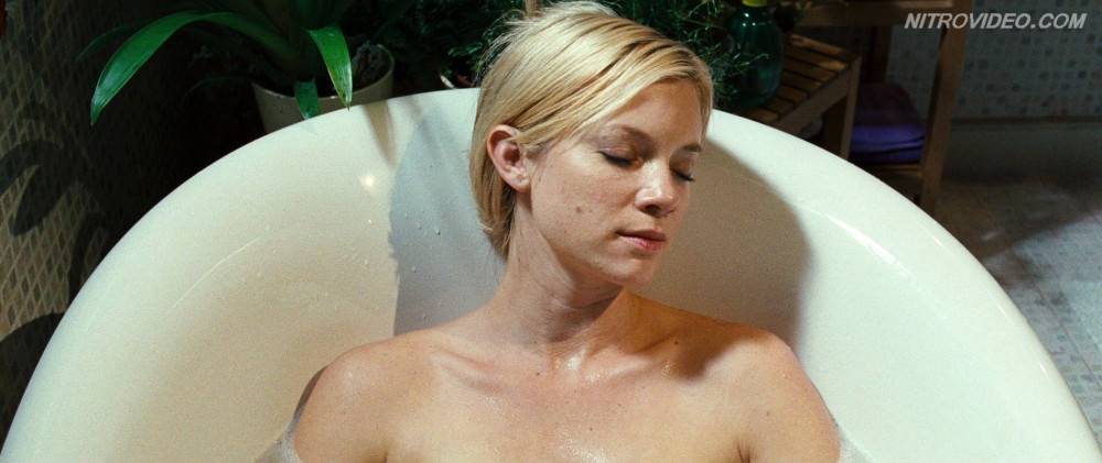 Sexy blonde amy smart taking bath in mirrors - #14