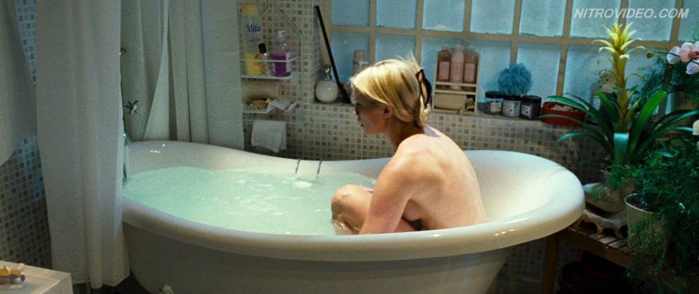 Sexy blonde amy smart taking bath in mirrors - #11