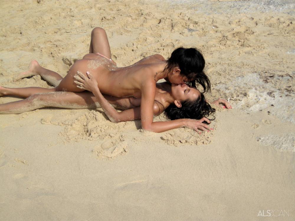 Excellent babes Amia Moretti, Anita Pearl, Blue Angel and Hailey Young in superb lesbian groupsex at beach | Photo: 5110935