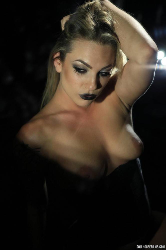 Otherwise Boring Photographic Art Gets Spiced Up With Blonde Goth Girl Bailey Blue And Her Ass. - #7