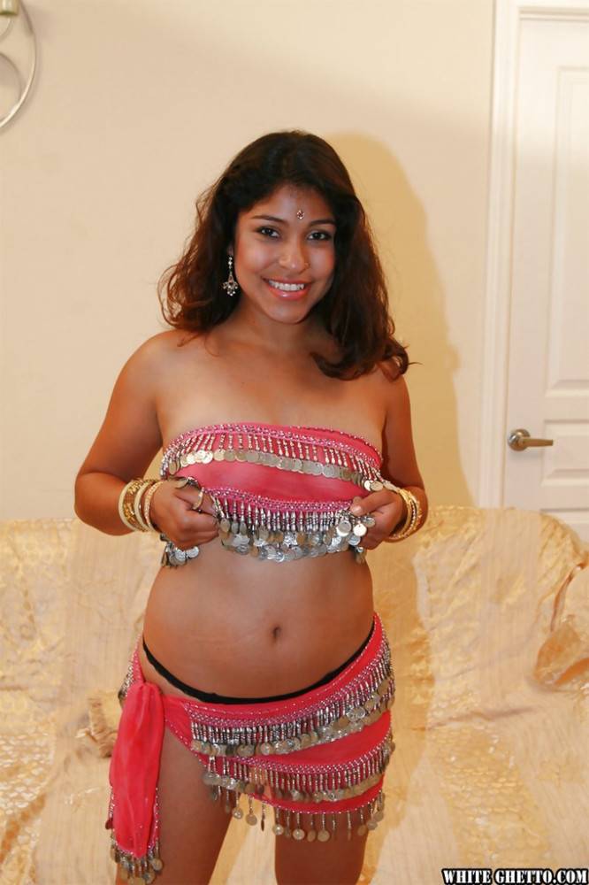 Hot indian Shari exposes her butt - #18