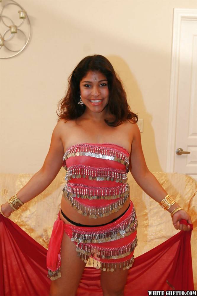 Hot indian Shari exposes her butt - #17