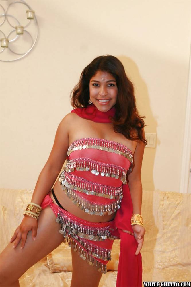 Hot indian Shari exposes her butt - #7