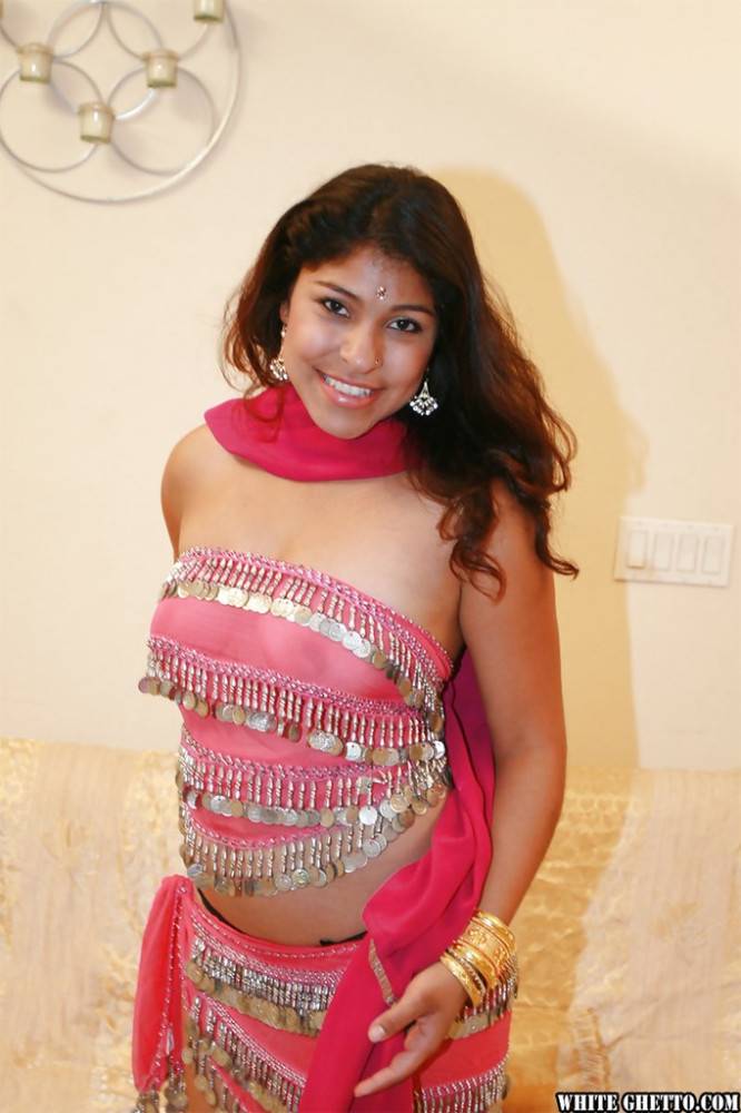 Hot indian Shari exposes her butt - #4