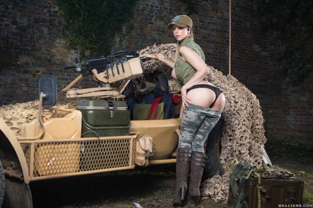 Alluring brittish porn star Stella Cox revealing big boobs and spreading her legs - #9