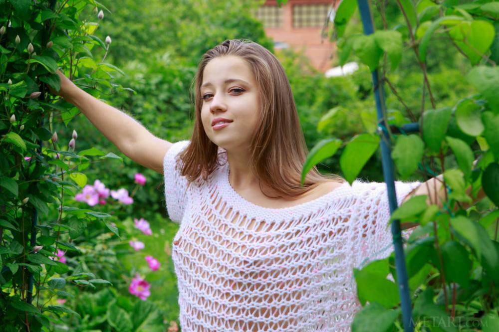 Hot russian teen Taissia Shanti is foot fetishist outdoor - #2