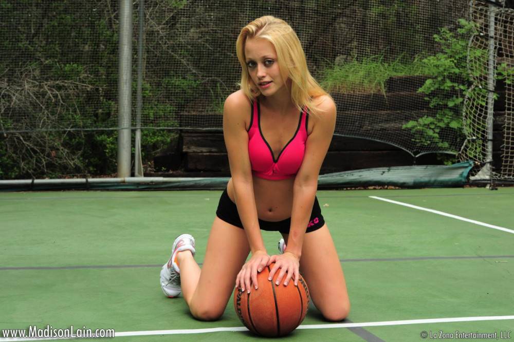 Sporty Blonde Madison Lain Drills That Shaved Gash Of Hers With A Huge Toy Outdoors - #11