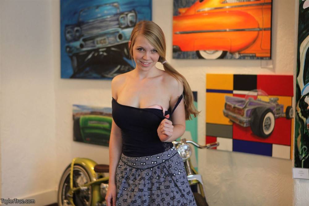 Adorable Teen Blondie Taylor True Goes To A Museum And Flashes Her Naughty Parts - #4