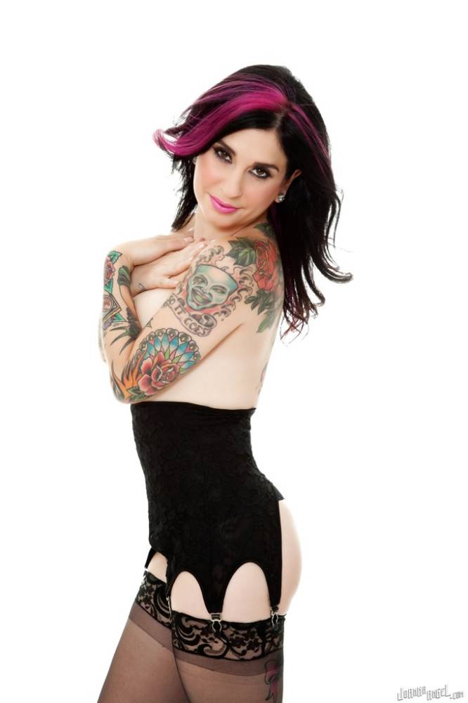 Very attractive american milf Joanna Angel in stockings reveals her ass and spreads her legs - #19