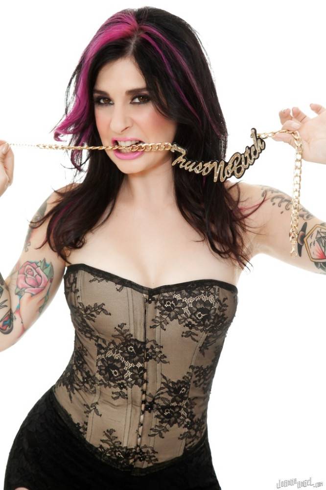 Very attractive american milf Joanna Angel in stockings reveals her ass and spreads her legs - #10