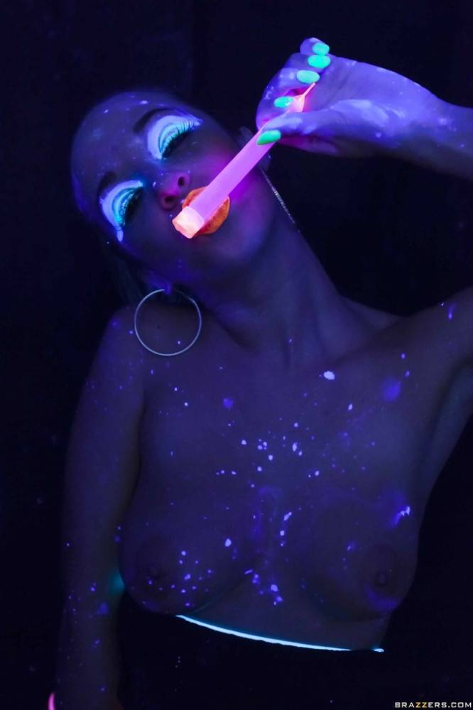 Stunning american Jada Stevens in fetish gallery - #14