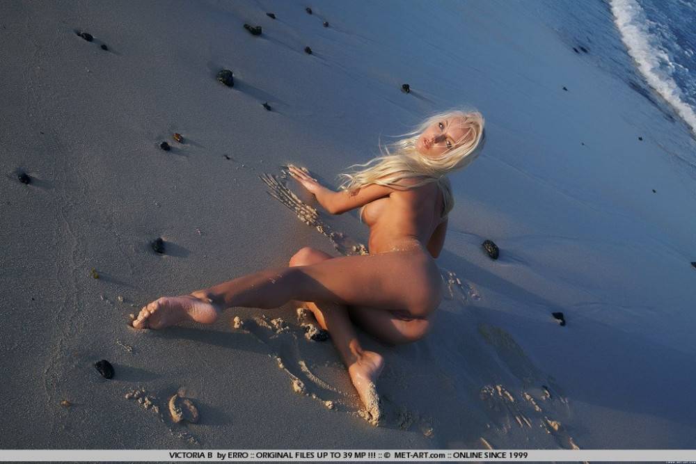 Round Boobed Blonde Breathtaker Victoria Kruz Spreads Her Legs On The Beach - #3