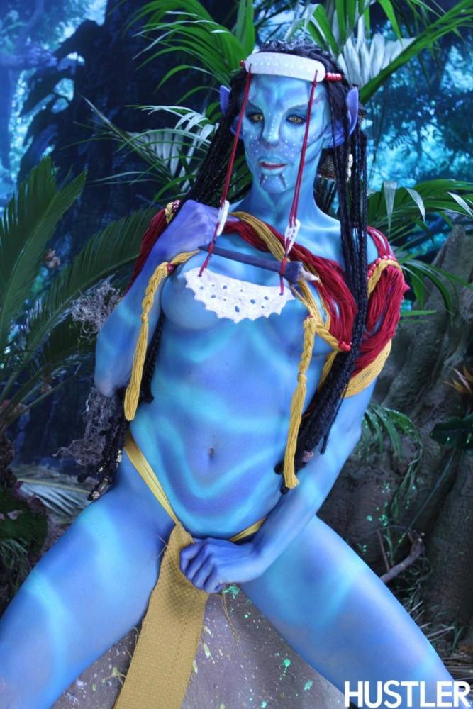 Chanel Preston As Neytiri From Avatar Spreading Her Pussy And Showing Her Pierced Clit - #5