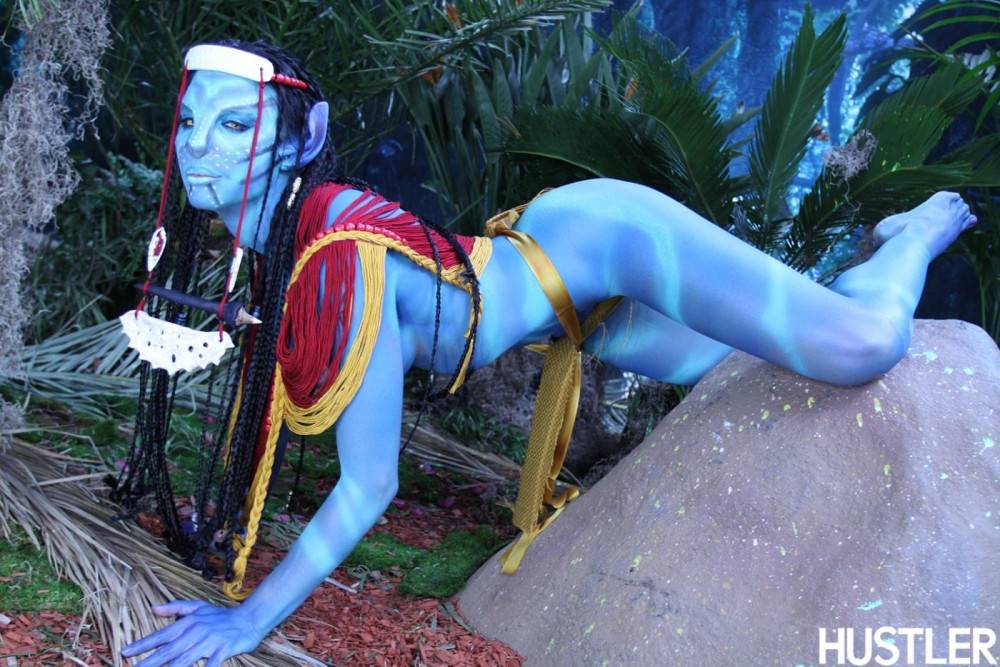 Chanel Preston As Neytiri From Avatar Spreading Her Pussy And Showing Her Pierced Clit - #13