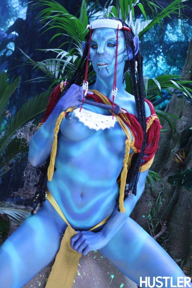 Chanel Preston As Neytiri From Avatar Spreading Her Pussy And Showing Her Pierced Clit - #7