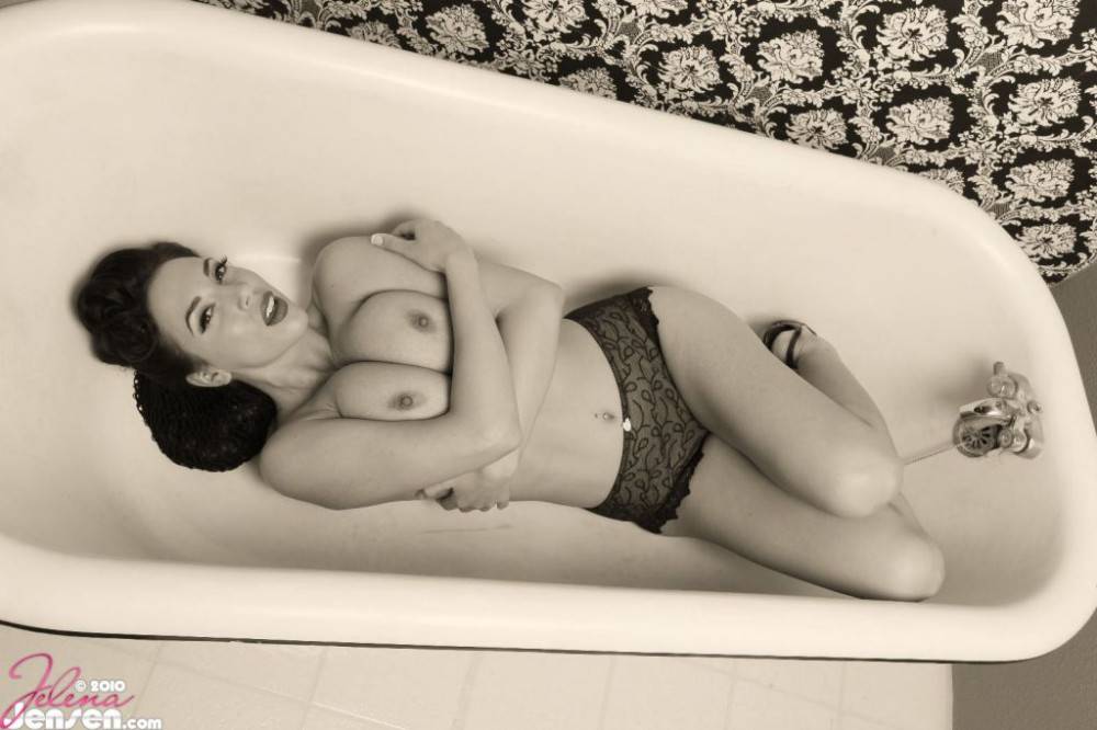 Black And White Pics Are Jelena Jensen's Favorite And She Looks Great In Lingerie. - #5