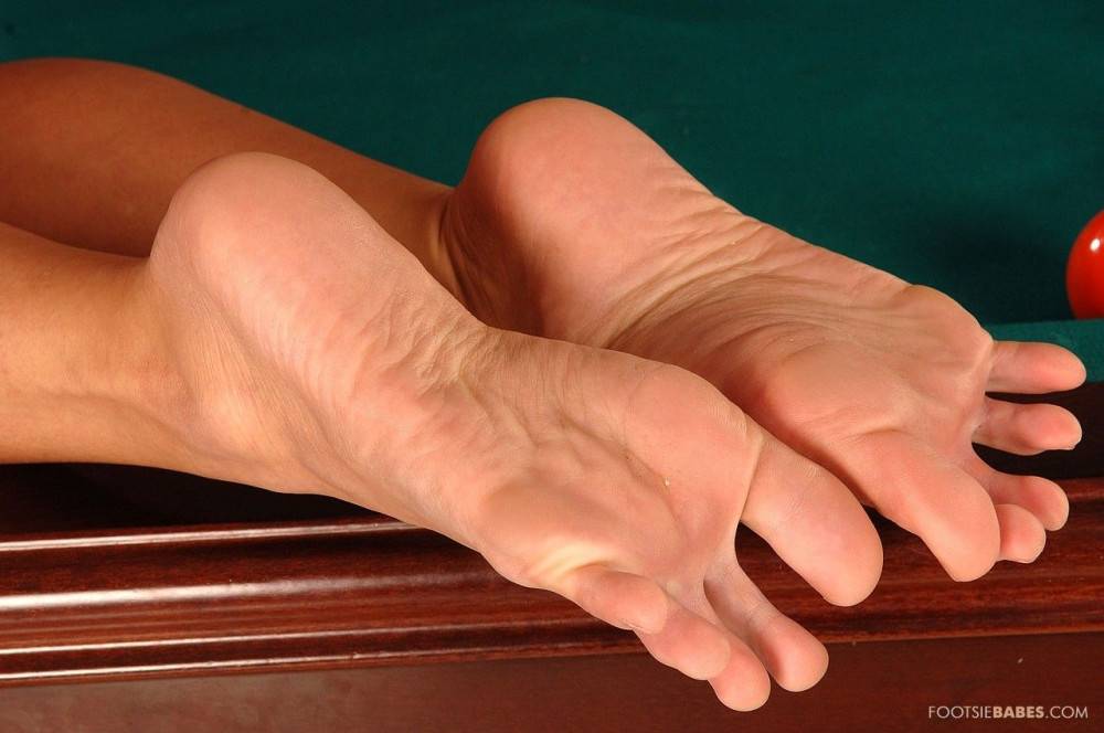 Ravishing Suzi Black Gets Completely Nude And Touches Billiard Balls With Her Soft Feet - #8