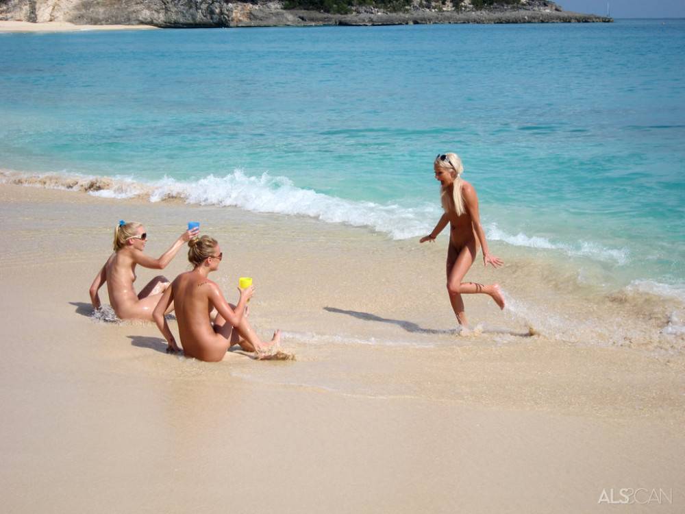 Luscious babes Franziska, Kacey Jordan, Sara Jaymes and Bibi Noel enjoying crazy lesbian groupsex on the beach - #2
