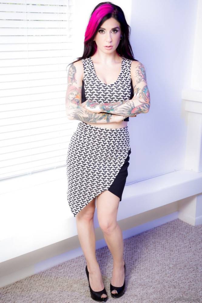 Tempting american milf Joanna Angel reveals big hooters and spreads her legs - #5