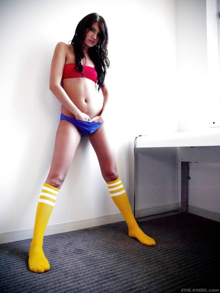 Slim american babe Cassandra Nix unveils tiny tits and masturbates - #3