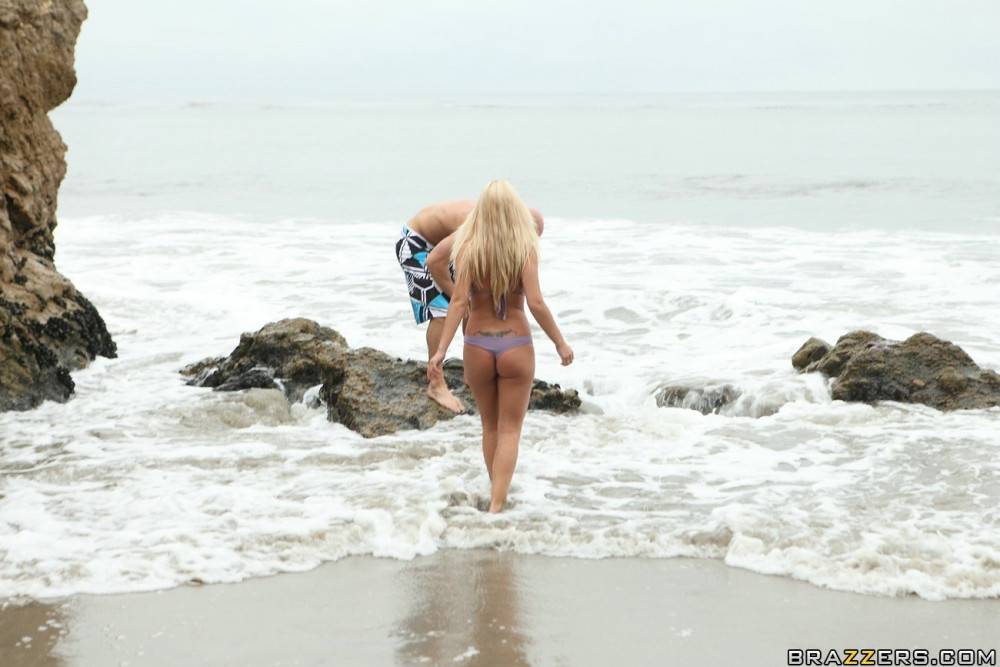 Busty Blonde Jessica Moore Poses Naked And Gets Penetrated On The Wild Beach - #9