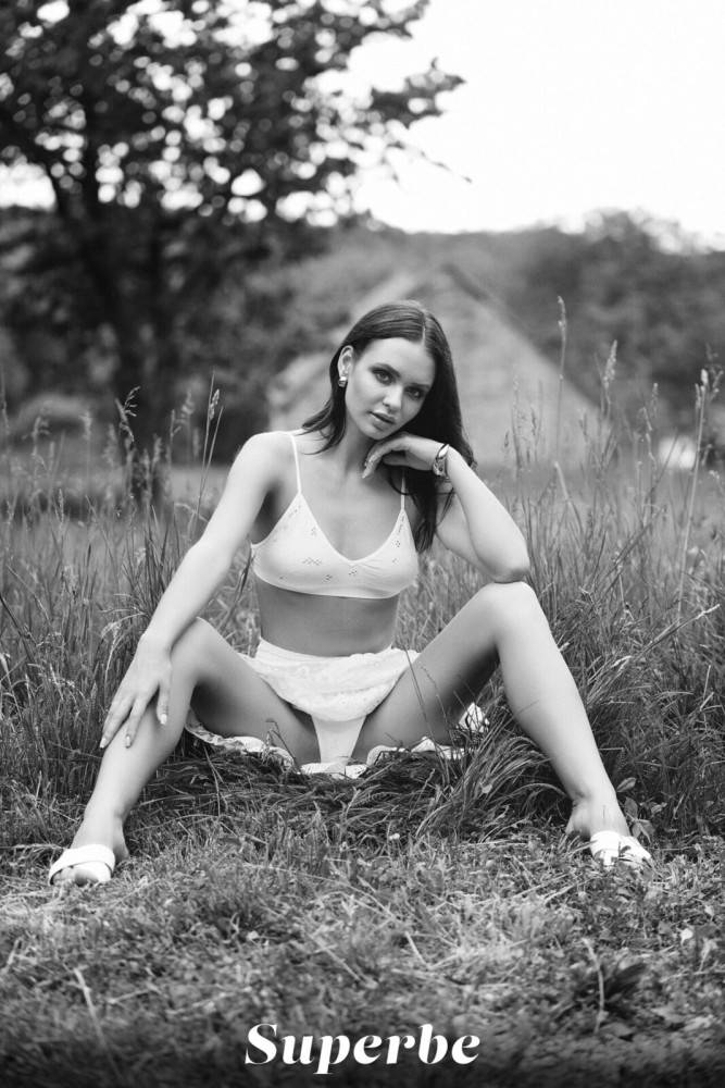 Anastasia Gress in Black and White by Superbe - #4