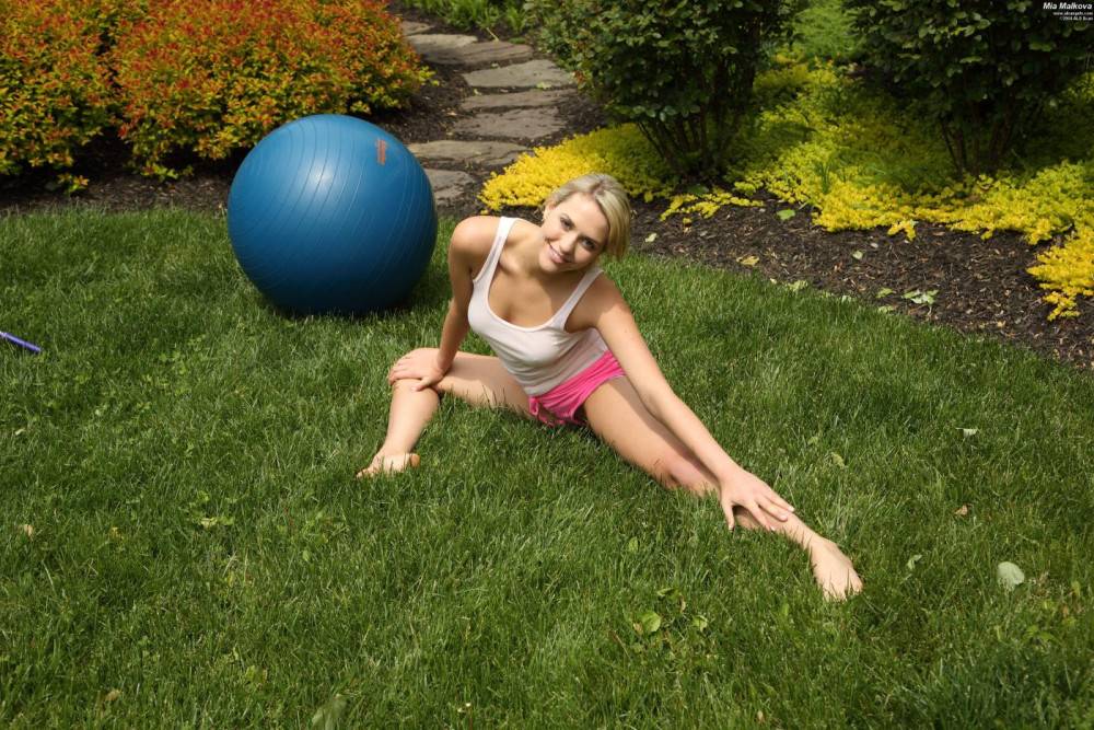 Filthy Blonde Chick Mia Malkova Is Stripping And Packing Pussy With Toy On The Fit Ball - #2