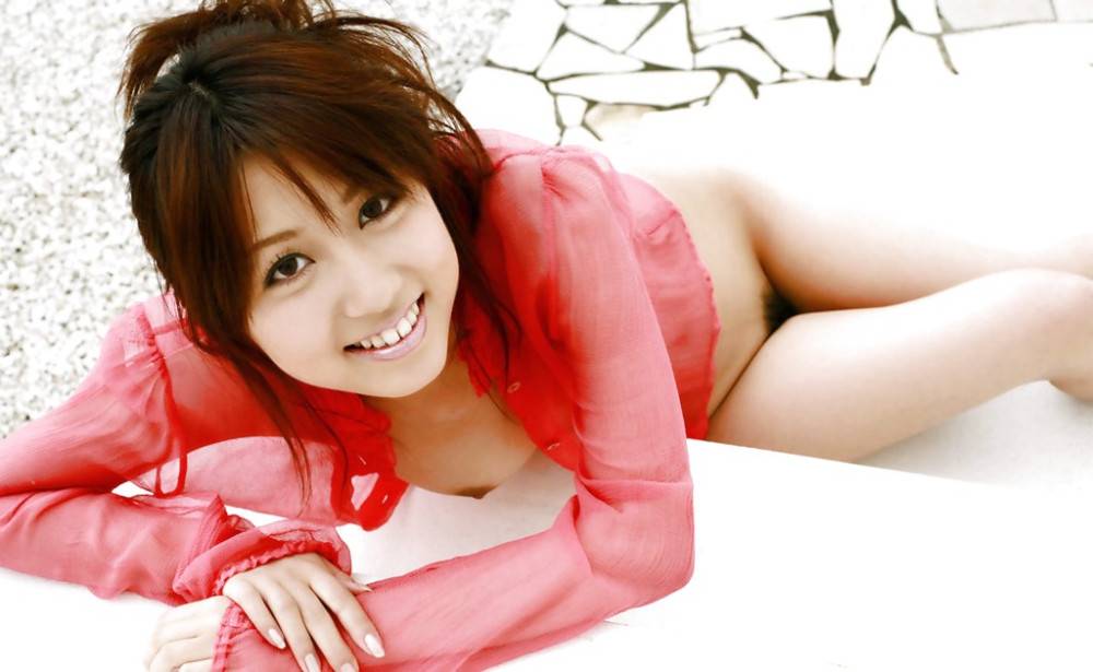 Curious japanese babe Rika Yuuki bares her butt - #15