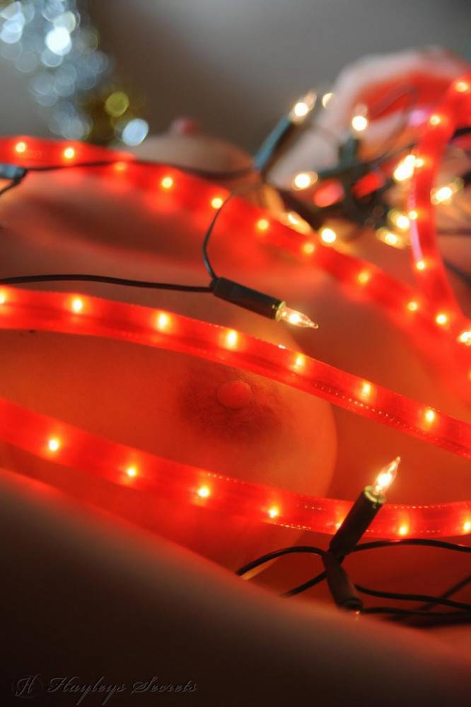Blonde Sex Bomb Hayley-Marie Coppin Wraps Her Nude Body In Christmas Lights - #4