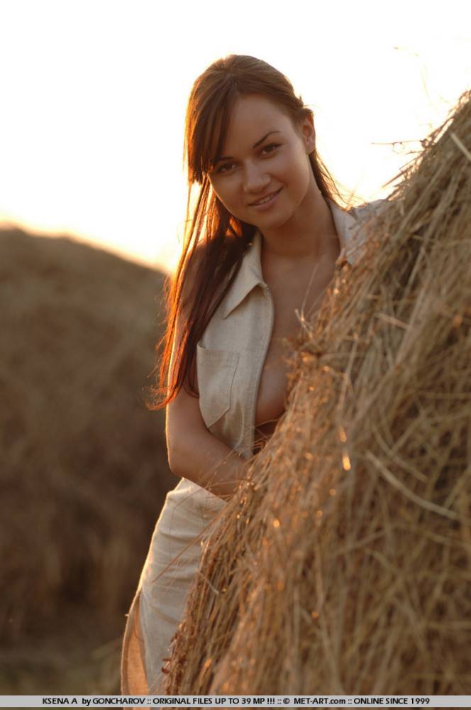 The Playful And Romantic Chick Is Waiting For Her Prince In The Haystack Absolutely Naked - #11