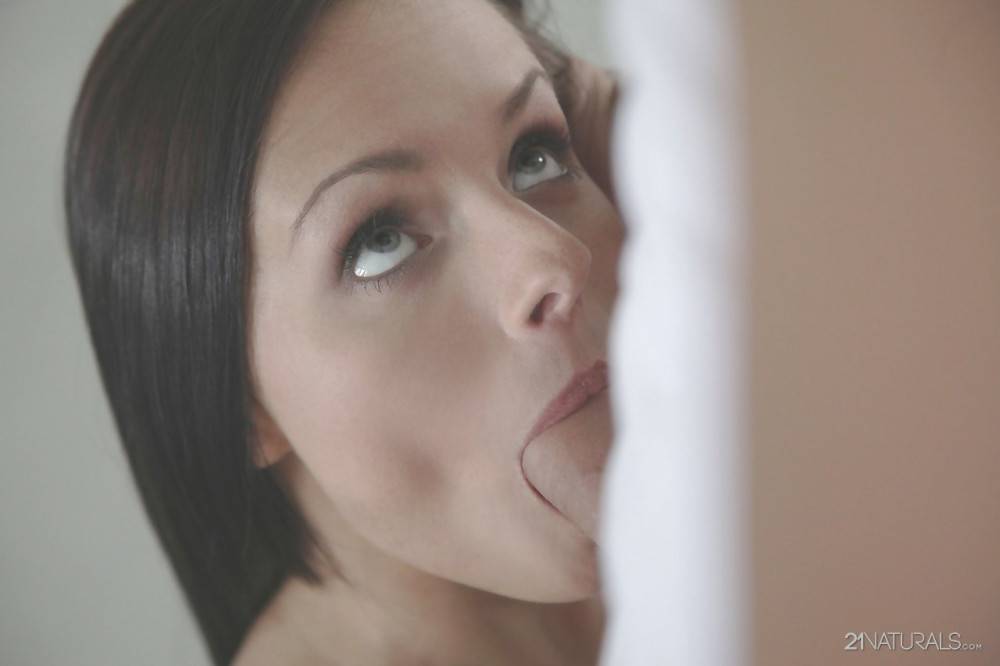 Appealing american pornstar Kari Sweets rammed after wet blowjob | Photo: 7143374