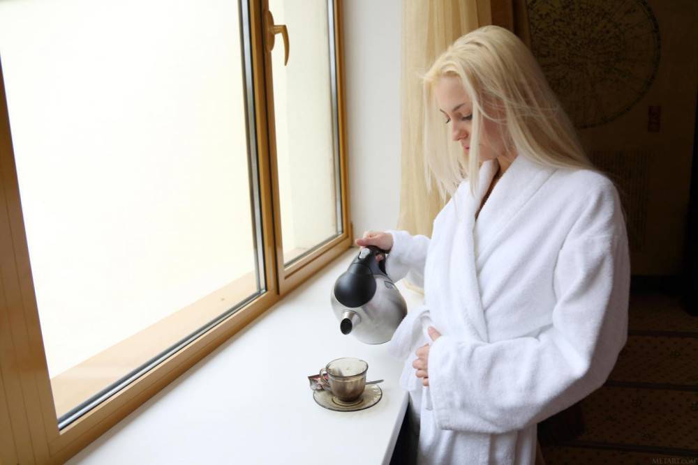Stunning Blonde Vika D Is Letting Us Take Peek Inside Her Bathroom As She Bathes - #1