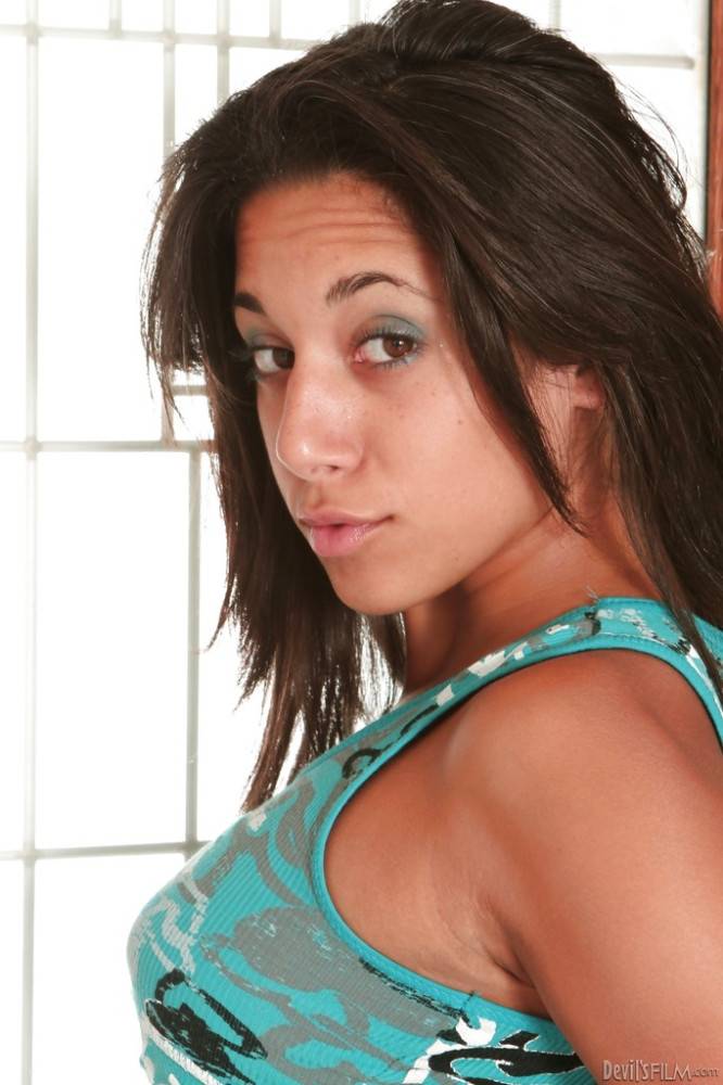 Slim american brunette teen Gia Steel exposing her butt - #5
