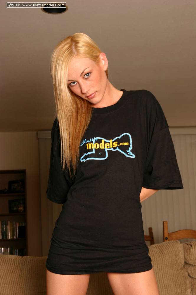 Skinny Girl Erin Nicole With Cute Shaved Pussy Lifts Up Her Black T-shirt To Show Her Small Tits - #3