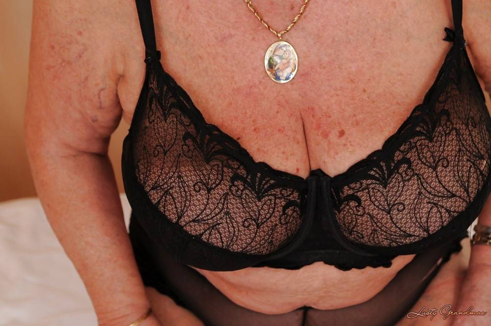 Luxurious granny Margitta baring big boobs and nice pussy - #2