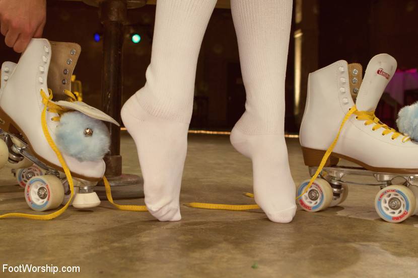 Dirty socks & roller skates featuring chastity lynn & lia lor! - #2