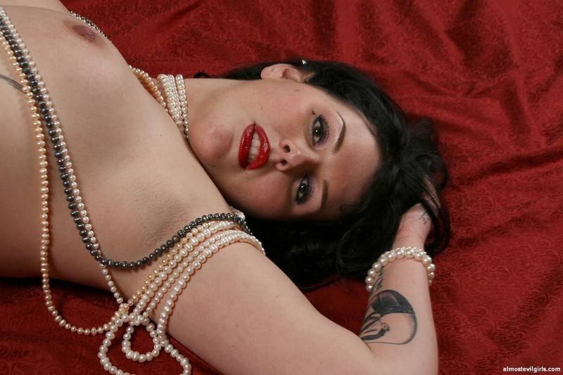 Miss ashleigh in pearls and nothing else - #5