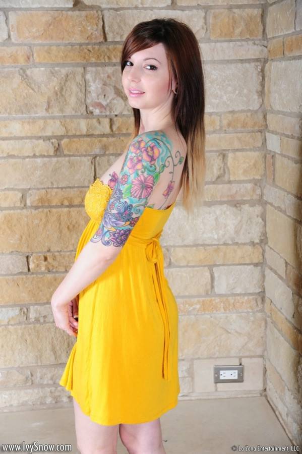 Tattooed Bimbo Ivy Jean Loses The Yellow Dress Down And Uncovers Hot Charms - #4