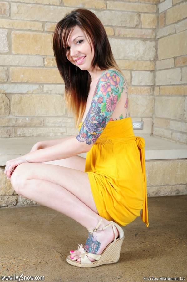 Tattooed Bimbo Ivy Jean Loses The Yellow Dress Down And Uncovers Hot Charms - #7
