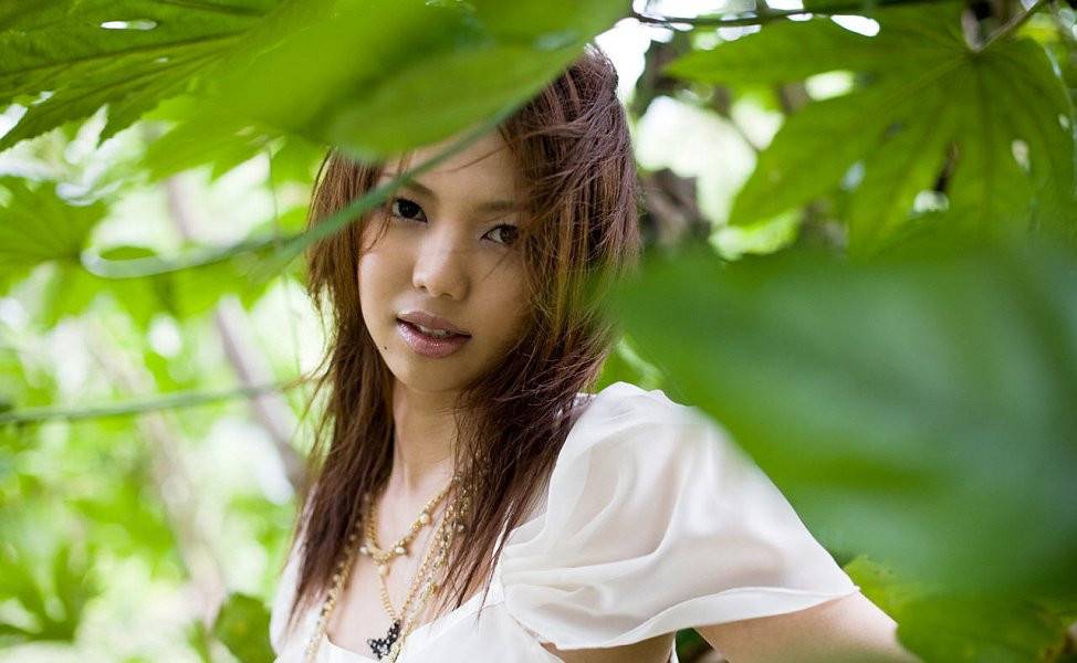 Hot And Sexy Brunette Chick From Japan Yura Aikawa Is Sexily Posing Outdoors Under The Tree - #2