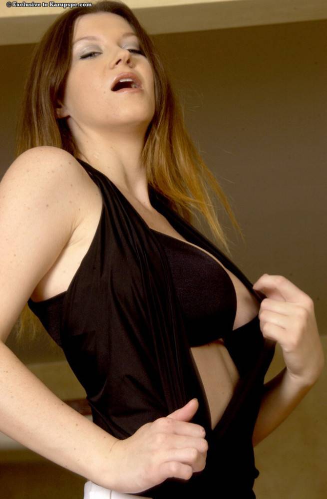 Inviting american milf Sara Stone in hot undies exhibits big boobies and jerks off | Photo: 8708343