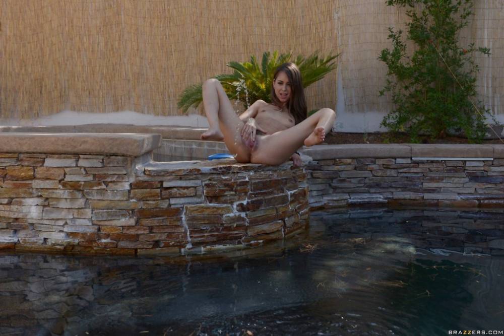 Superb american porn star Riley Reid in hot erotic gallery - #18