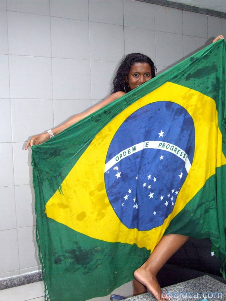 Dark Skinned Brazilian Babe Joyce Desouza With Yummy Ass Gets Busy With Two Cocks - #13