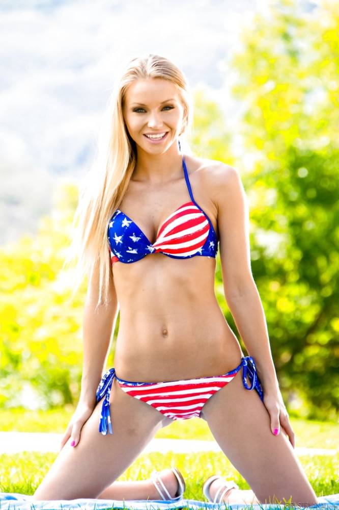 Stunning american blond cutie Staci Carr in bikini exposing her ass outdoor - #6