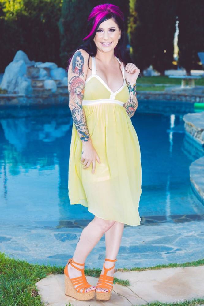 Stunning american milf Joanna Angel exhibits big tits and ass at pool - #4