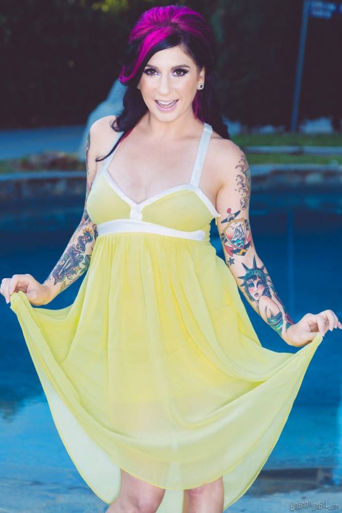 Stunning american milf Joanna Angel exhibits big tits and ass at pool - #7